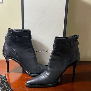 Gucci black mid-calf size 8.5/Boots/Booties adorned by a horsebit shaped buckle.